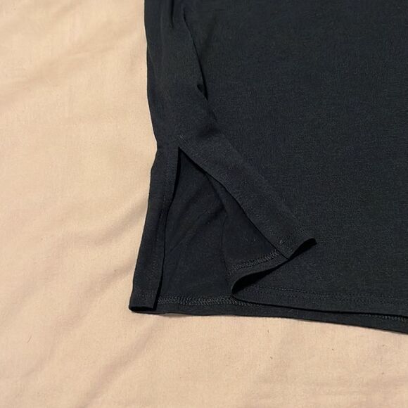 Rachel Roy cute szS black SS angled hem tshirt w/shoulder slits GUC - Picture 9 of 11